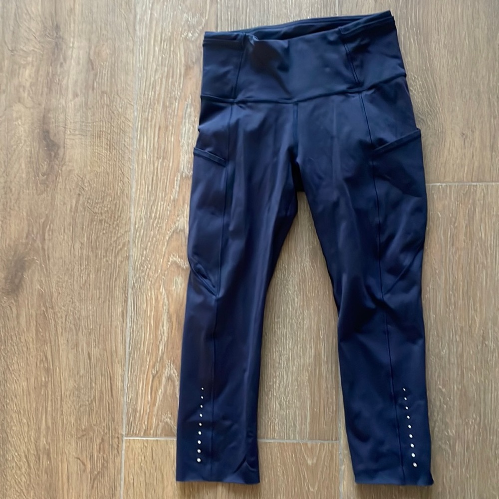 Lululemon crop pants with pockets. Size 4.